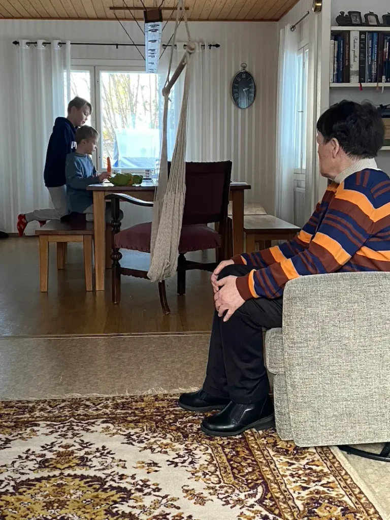 kalliokosken perhehoito asiakas seuraa lasten touhuja